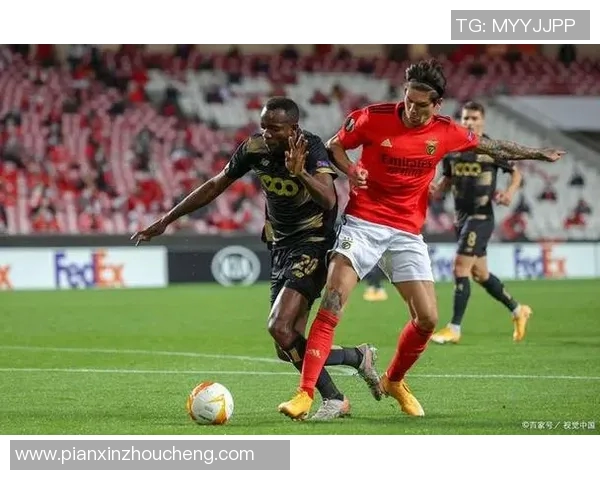 亨克与色格拉的激烈对决解析及赛后精彩瞬间回顾 亨克与色格拉的激烈对决解析及赛后精彩瞬间回顾