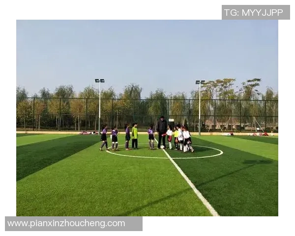 水岸新都足球培训助力青少年成长与发展开启足球梦想新篇章